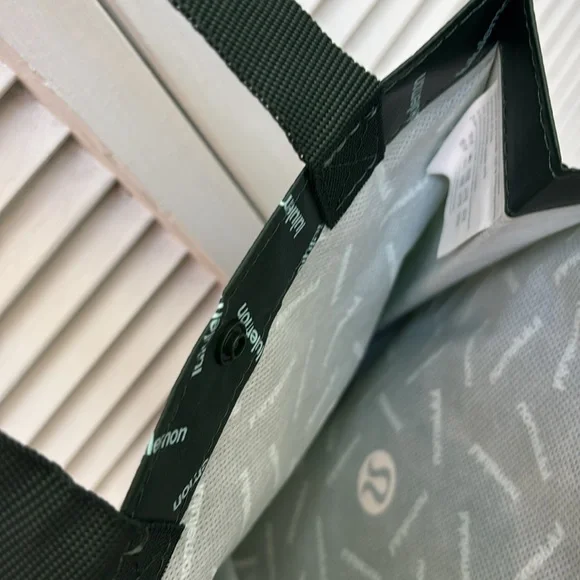 Lululemon green bag - Picture 4 of 7